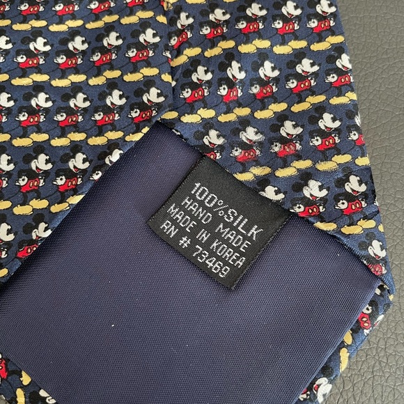 Disney Mickey Tie - Picture 3 of 3